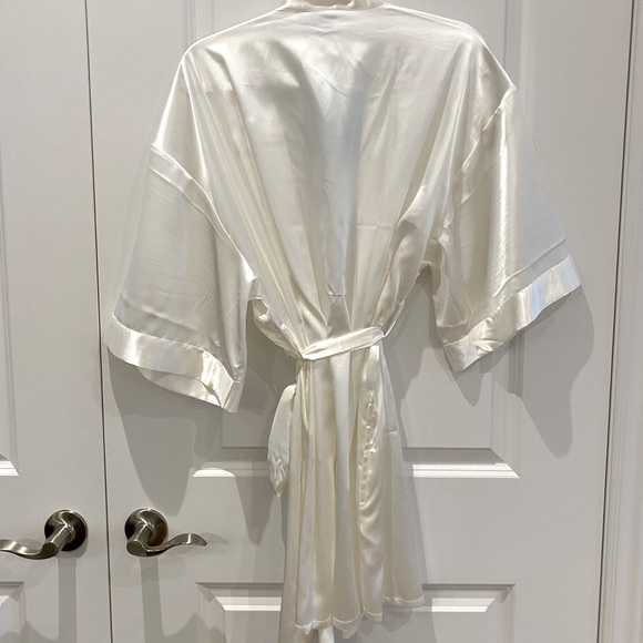 NWT Silky Robe - White, Bridal, Getting Ready - Picture 2 of 4